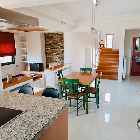 بيت للعطل Ethirenia كاريستوس