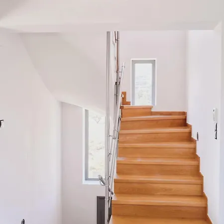 Ethirenia Tatil Evi